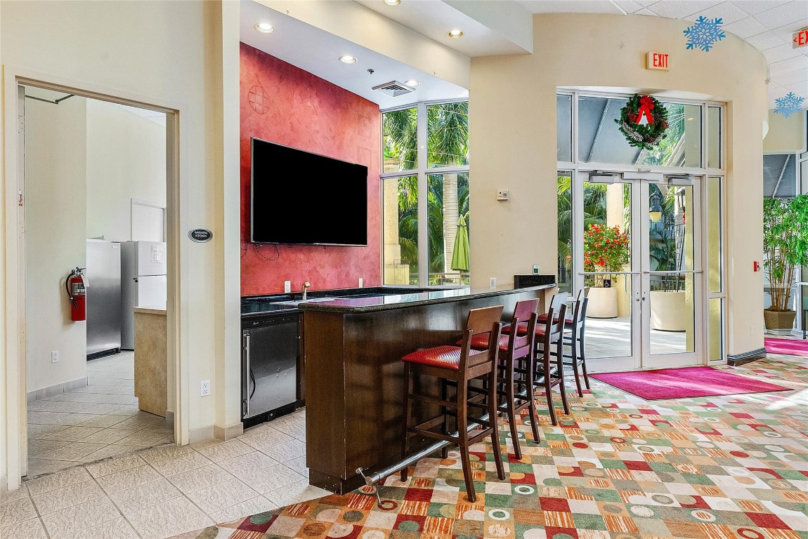 2631 NE 14th Ave 303