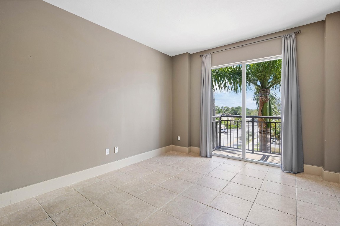 2631 NE 14th Ave 303