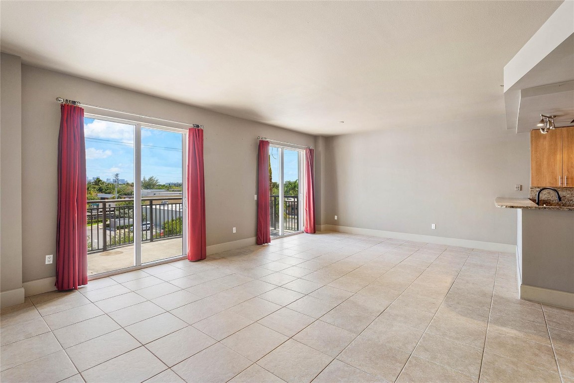 2631 NE 14th Ave 303