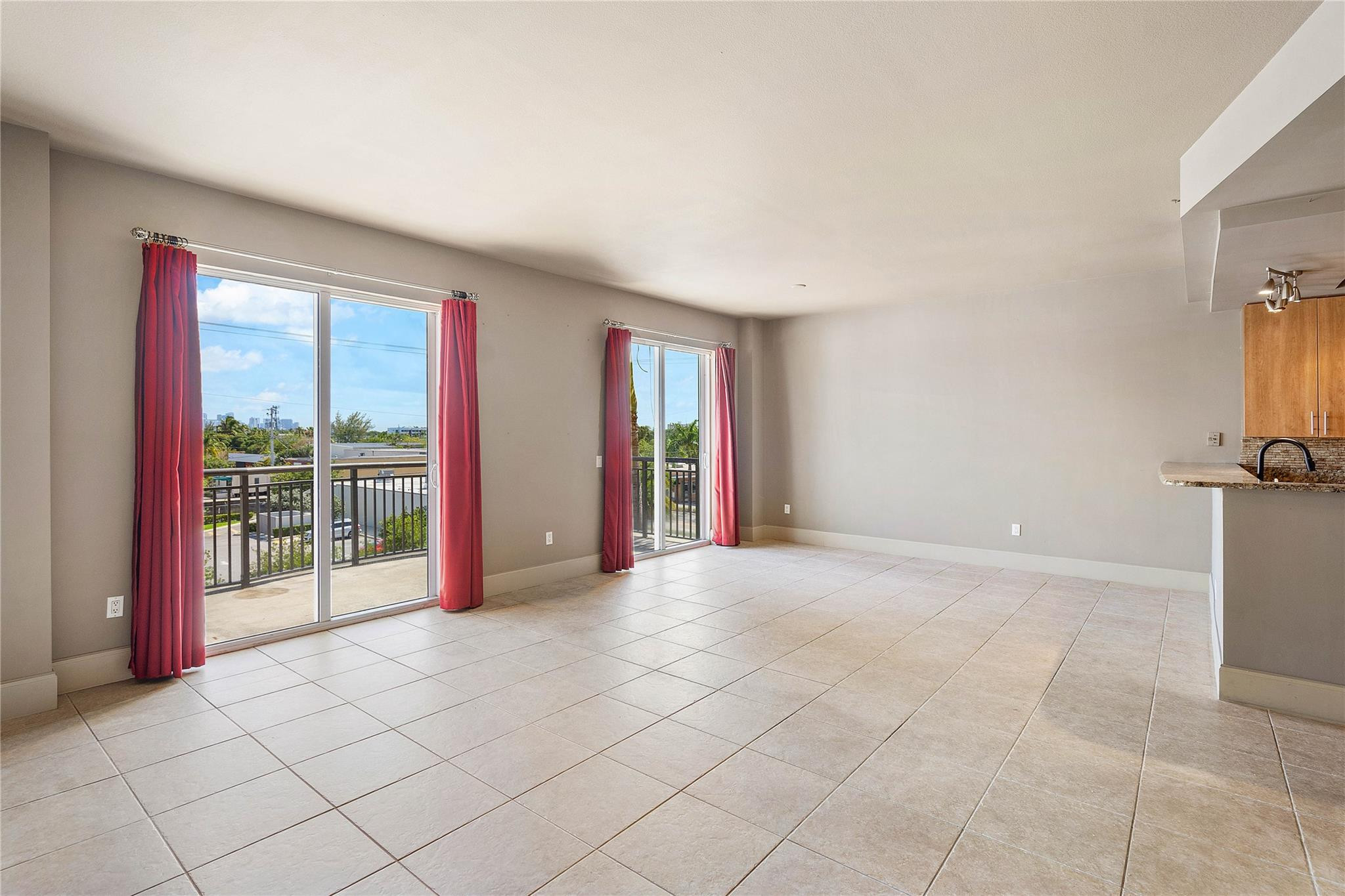 2631 NE 14th Ave 303