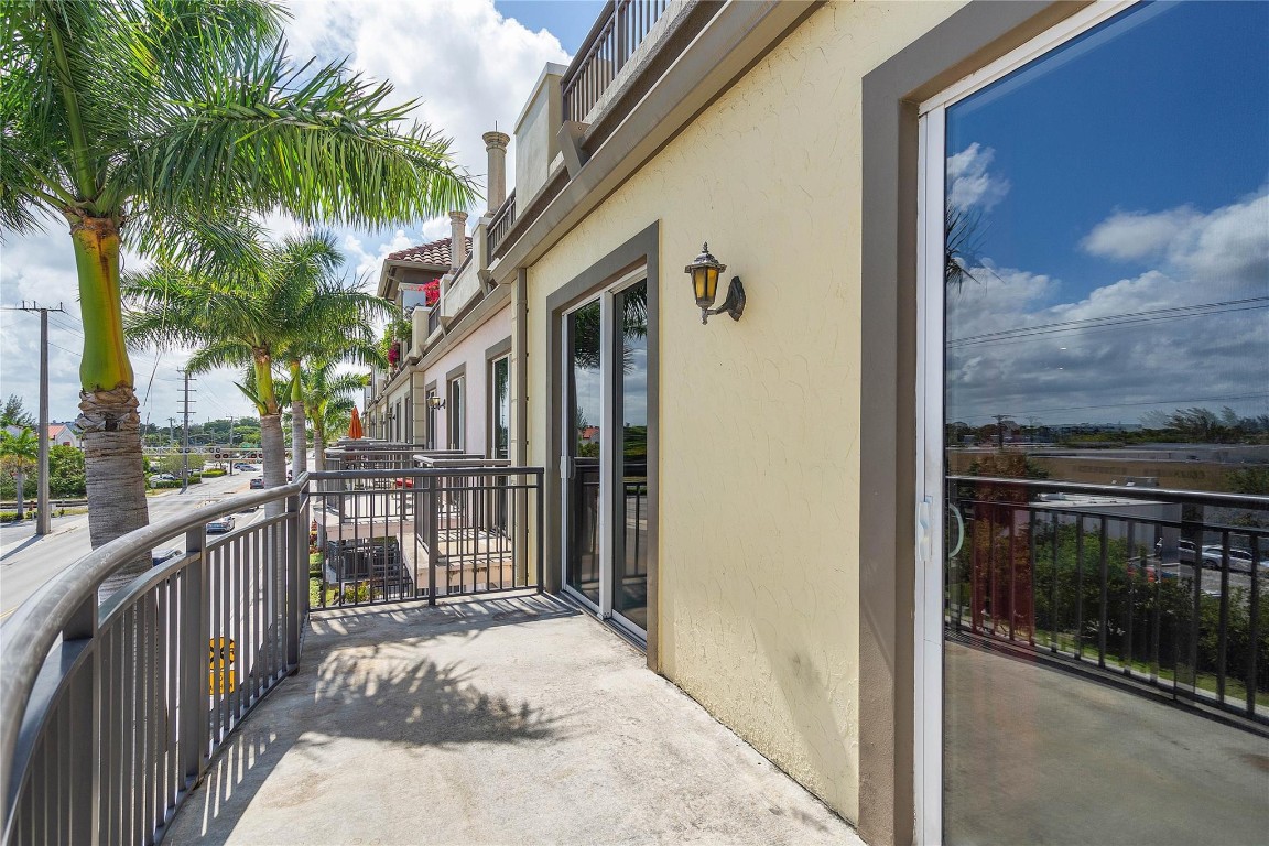 2631 NE 14th Ave 303