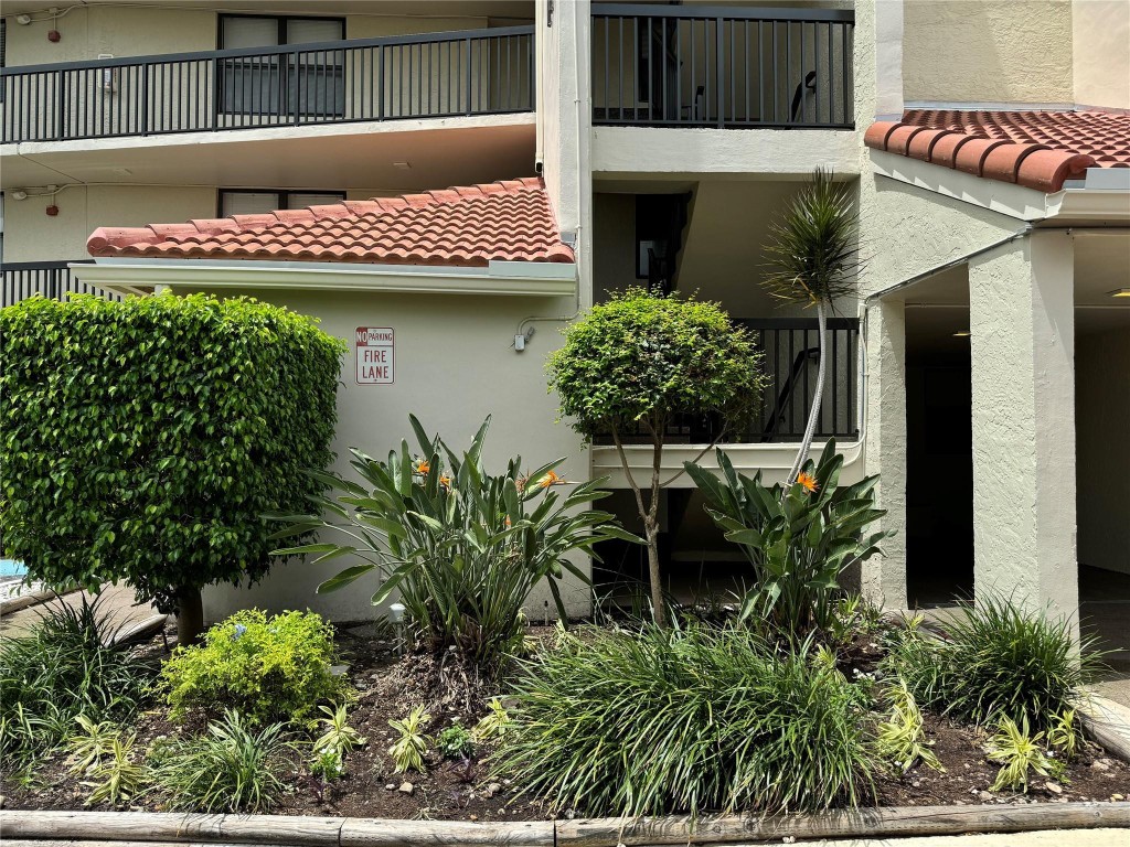 118 Lake Emerald 105