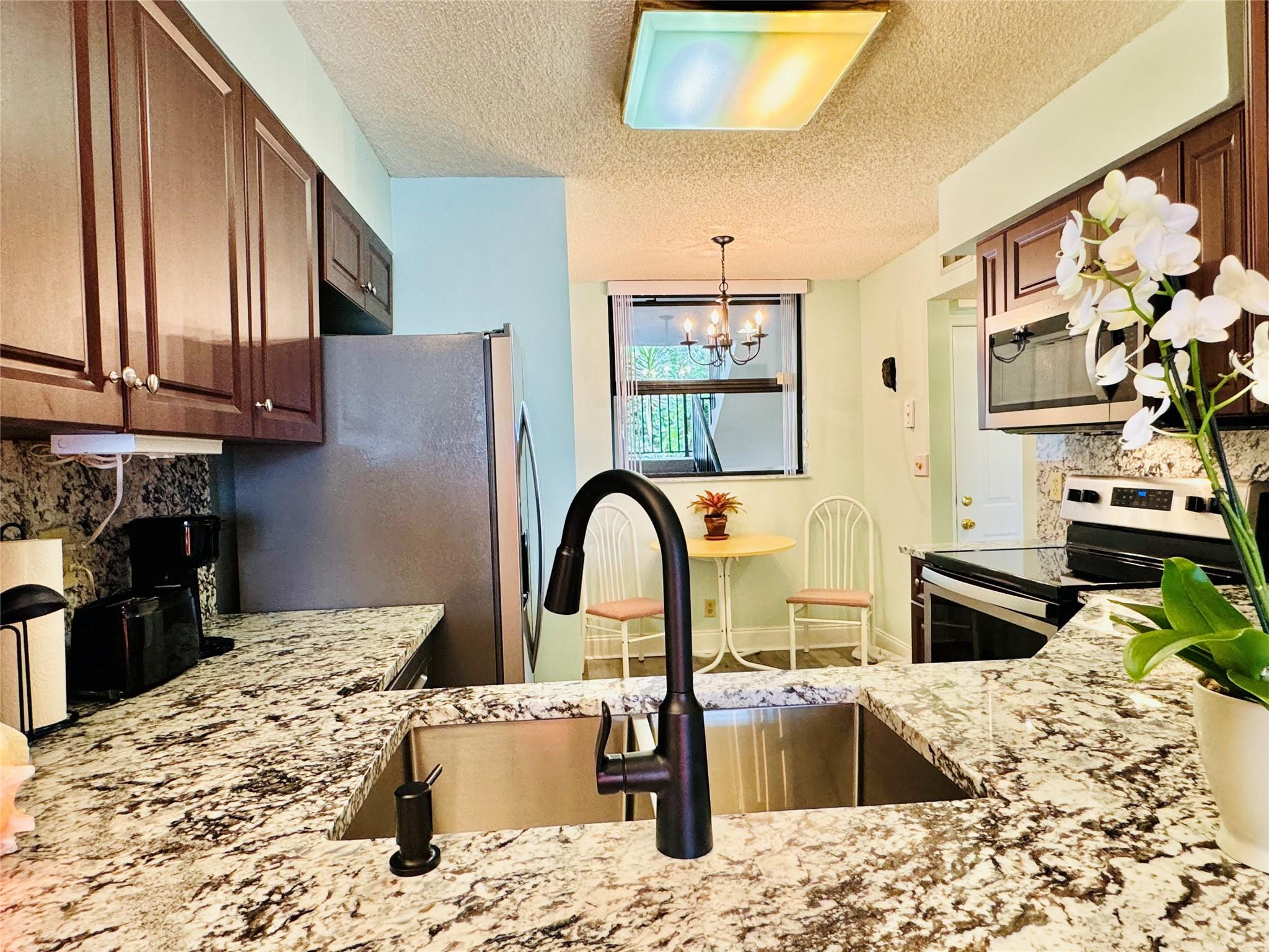 118 Lake Emerald 105