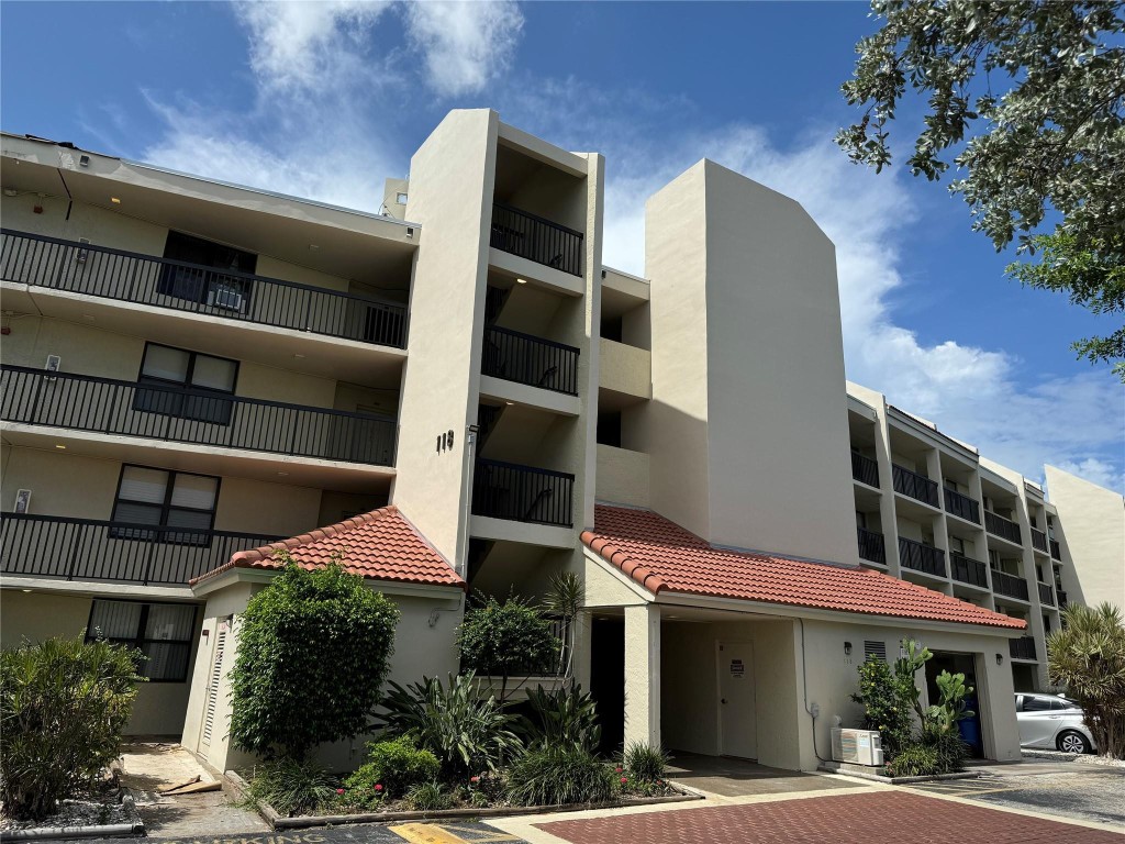 118 Lake Emerald 105