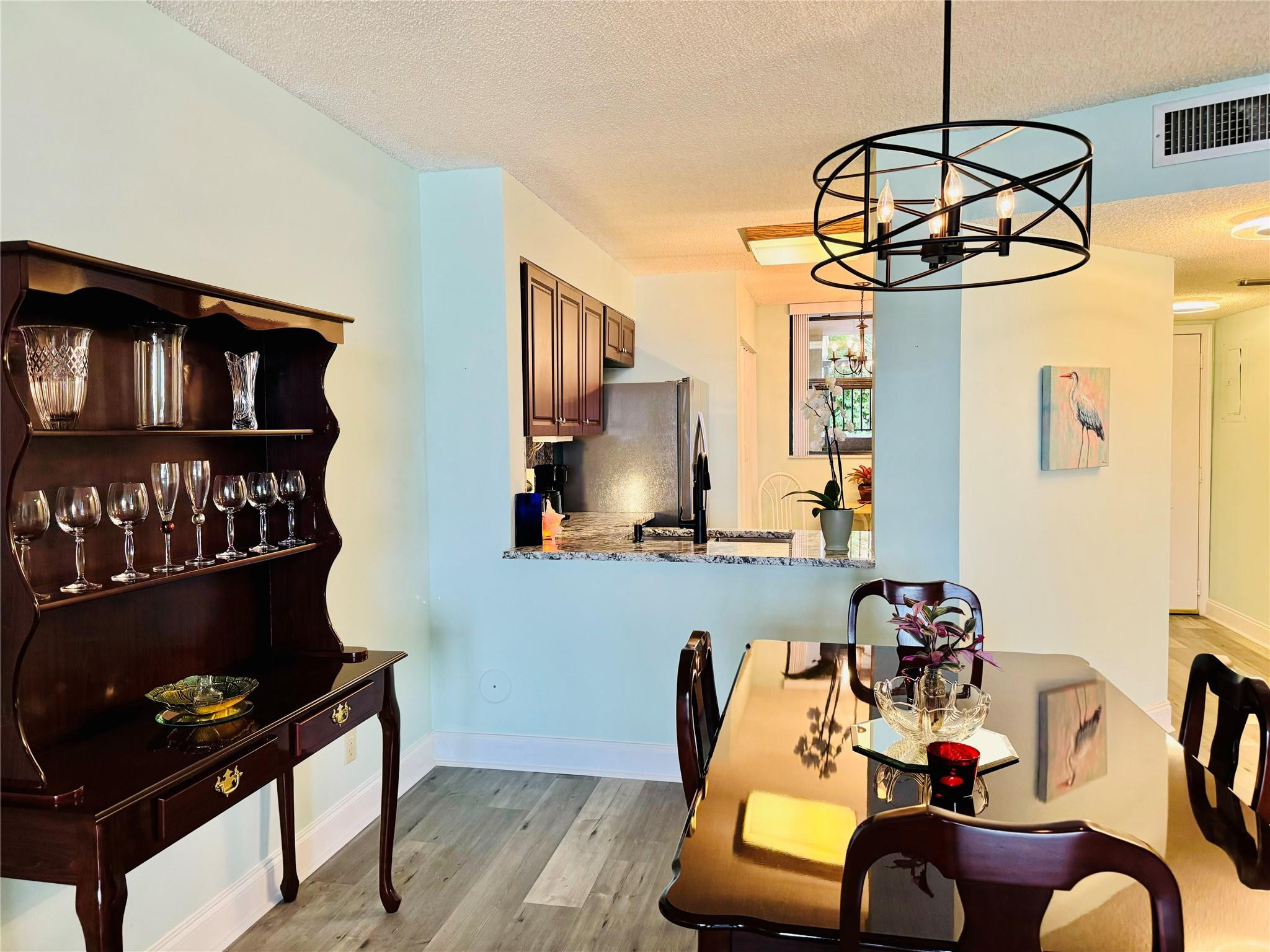 118 Lake Emerald 105
