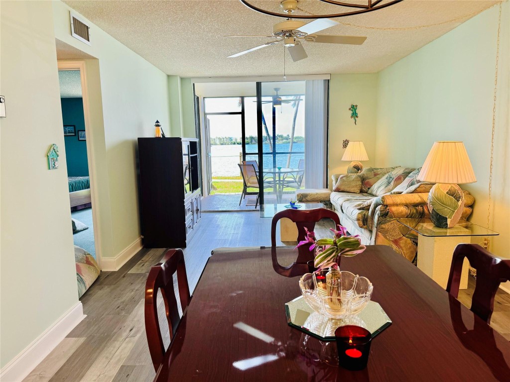 118 Lake Emerald 105