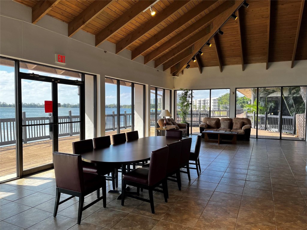 118 Lake Emerald 105