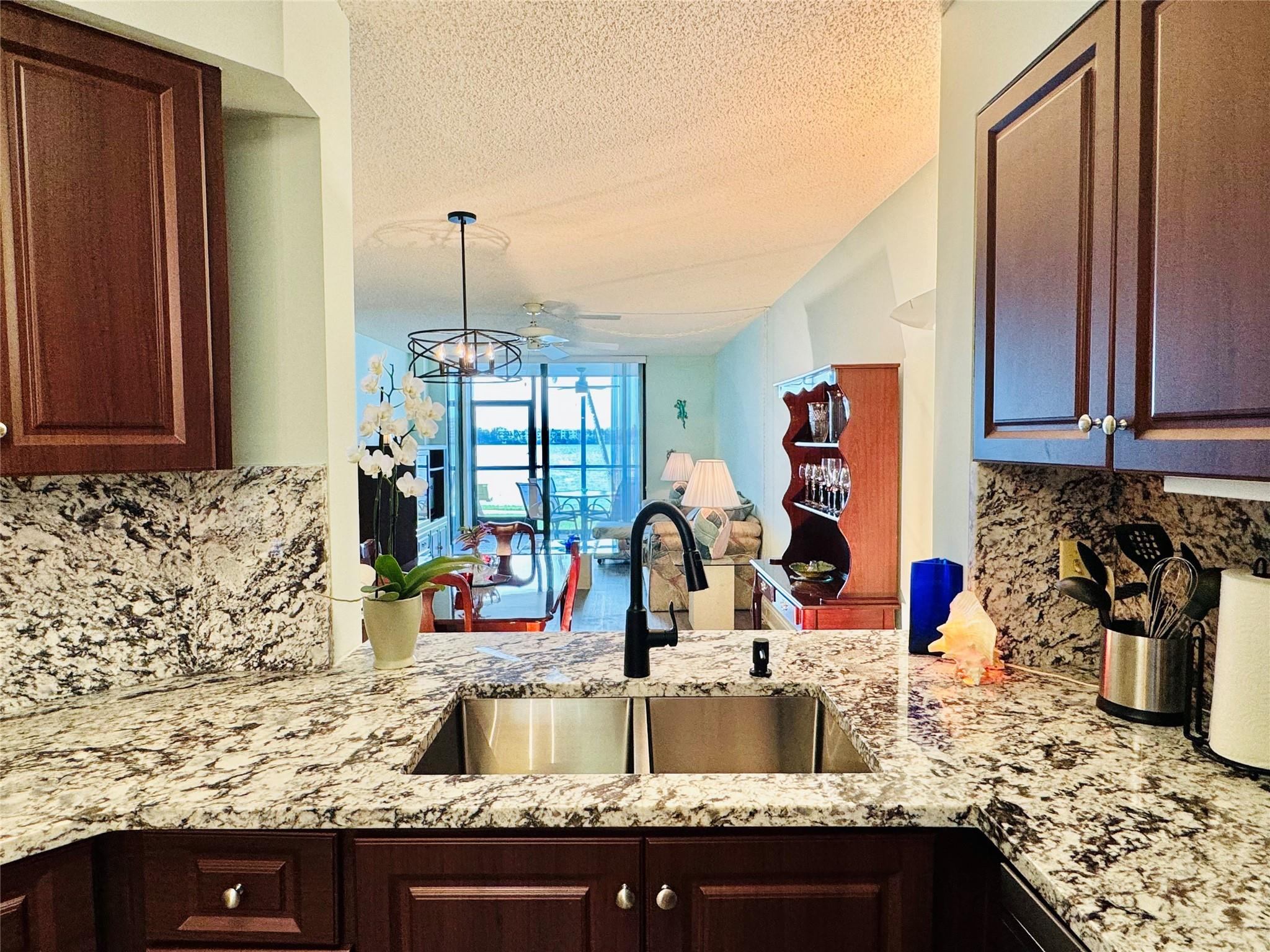 118 Lake Emerald 105