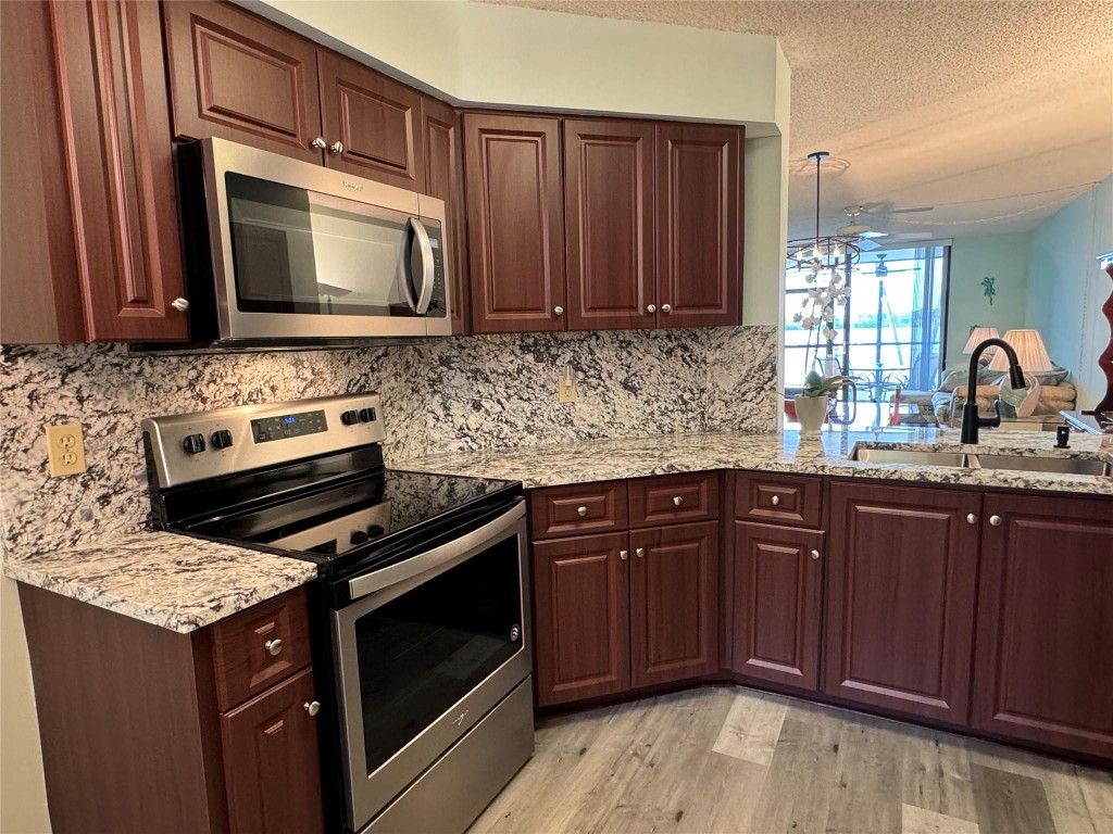 118 Lake Emerald 105