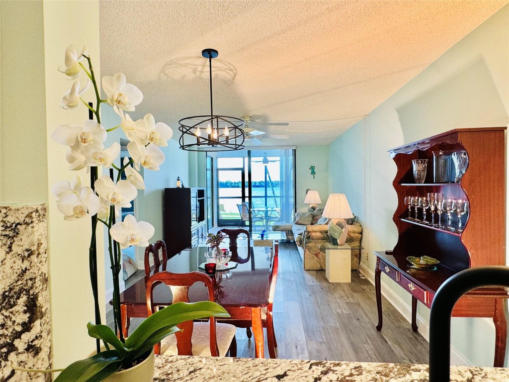 118 Lake Emerald 105