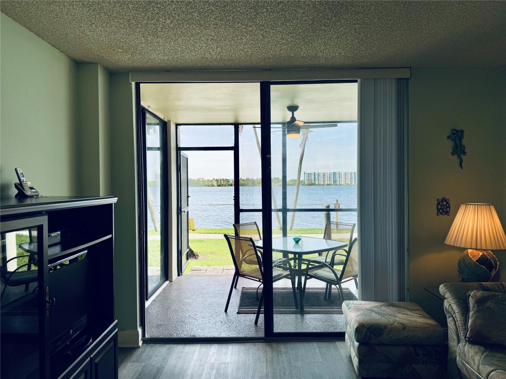 118 Lake Emerald 105