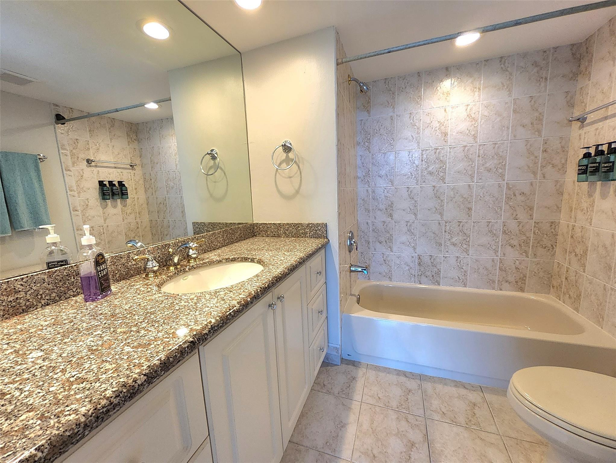 2715 N Ocean Blvd 15C