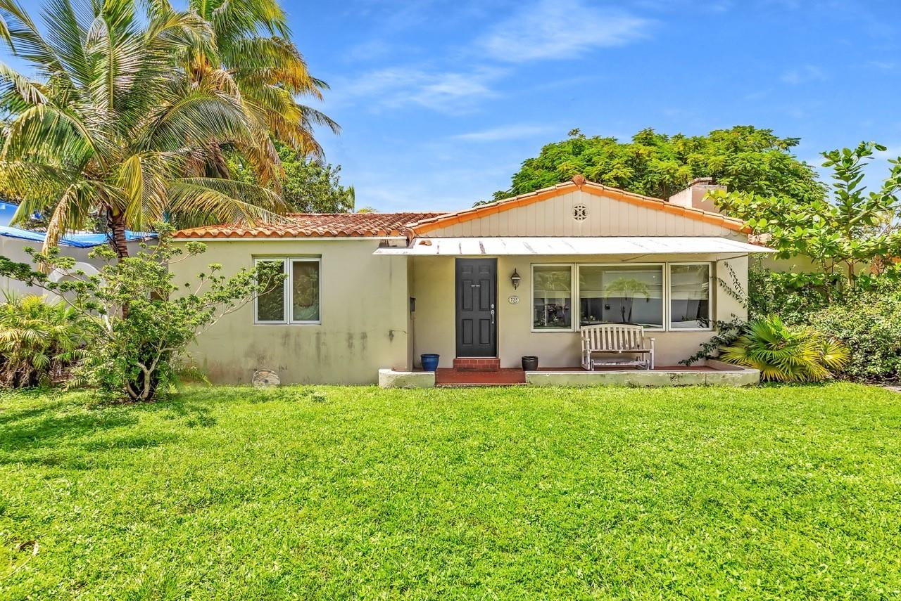 735 NE 17th Ter