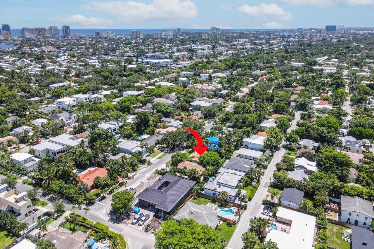 735 NE 17th Ter