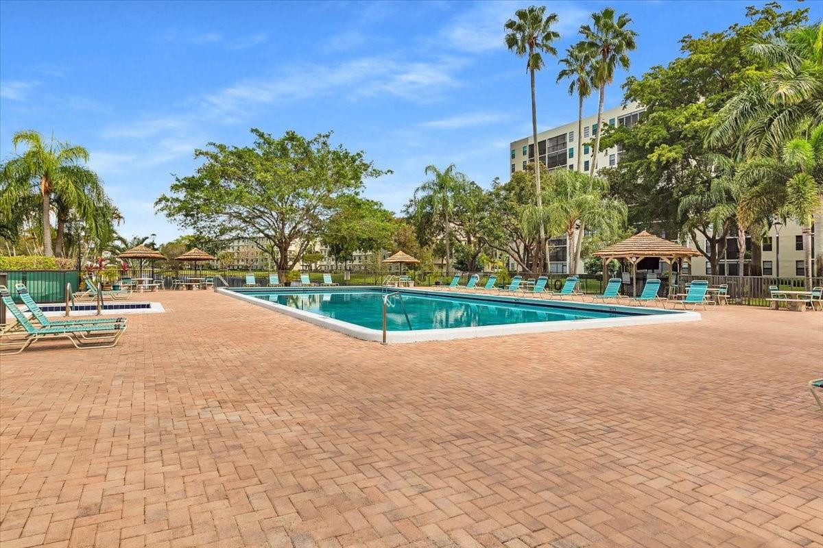 2112 S Cypress Bend Dr 508