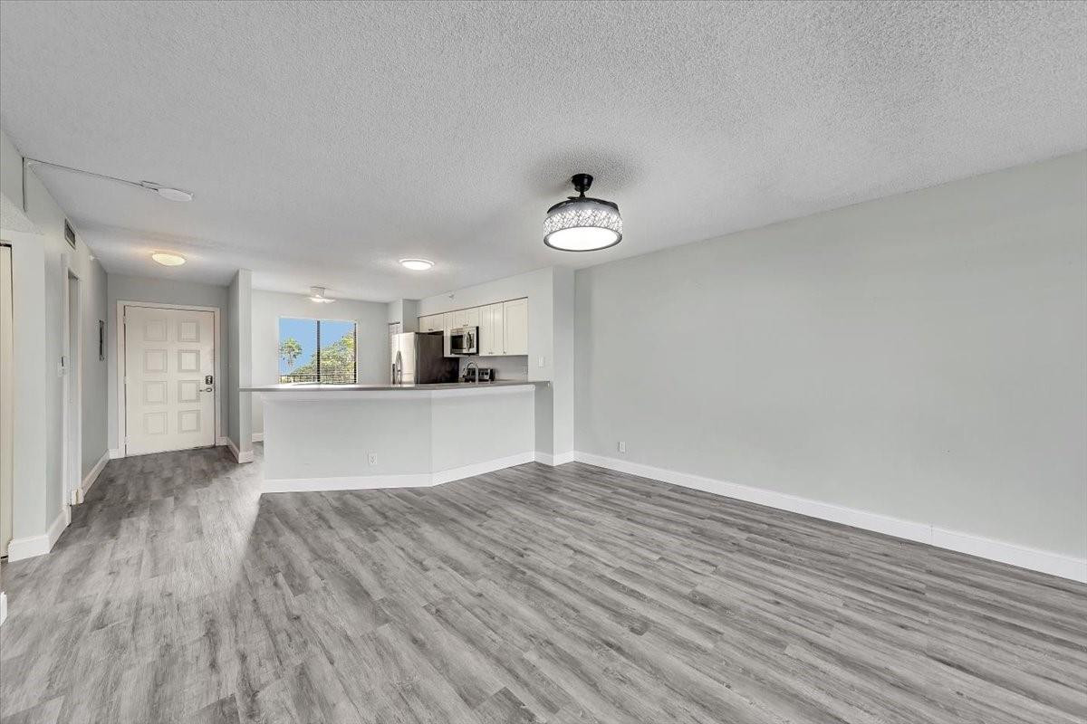 2112 S Cypress Bend Dr 508