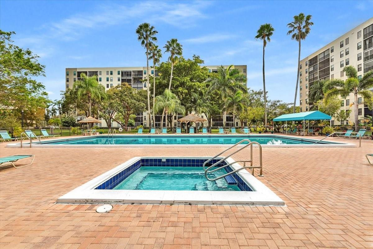 2112 S Cypress Bend Dr 508