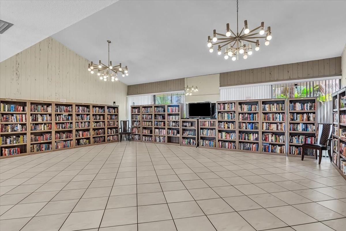 2112 S Cypress Bend Dr 508