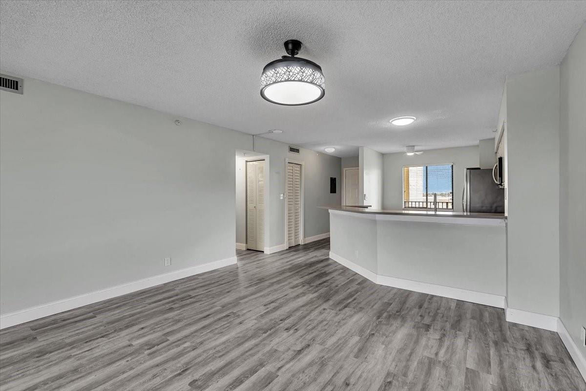 2112 S Cypress Bend Dr 508