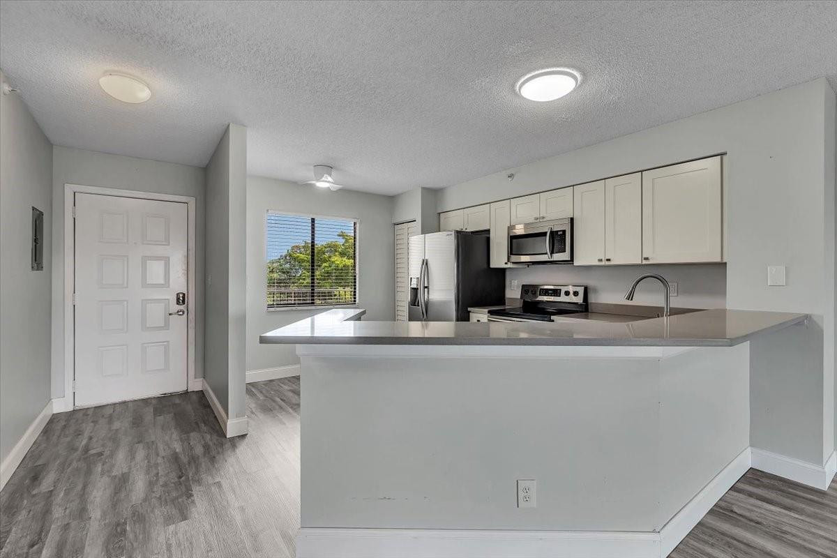 2112 S Cypress Bend Dr 508