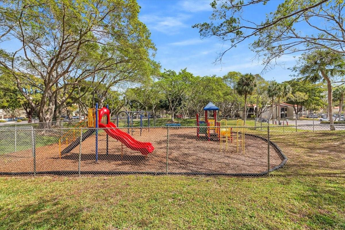 2112 S Cypress Bend Dr 508