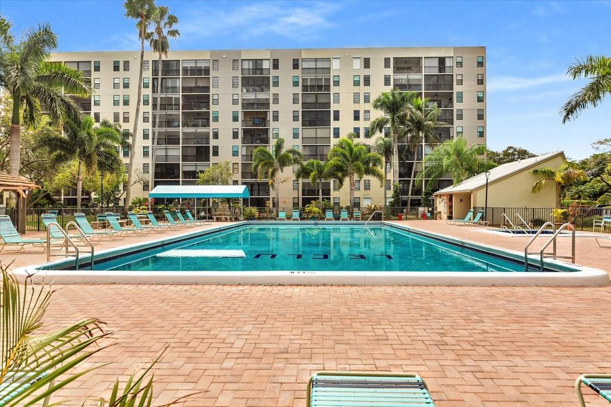 2112 S Cypress Bend Dr 508