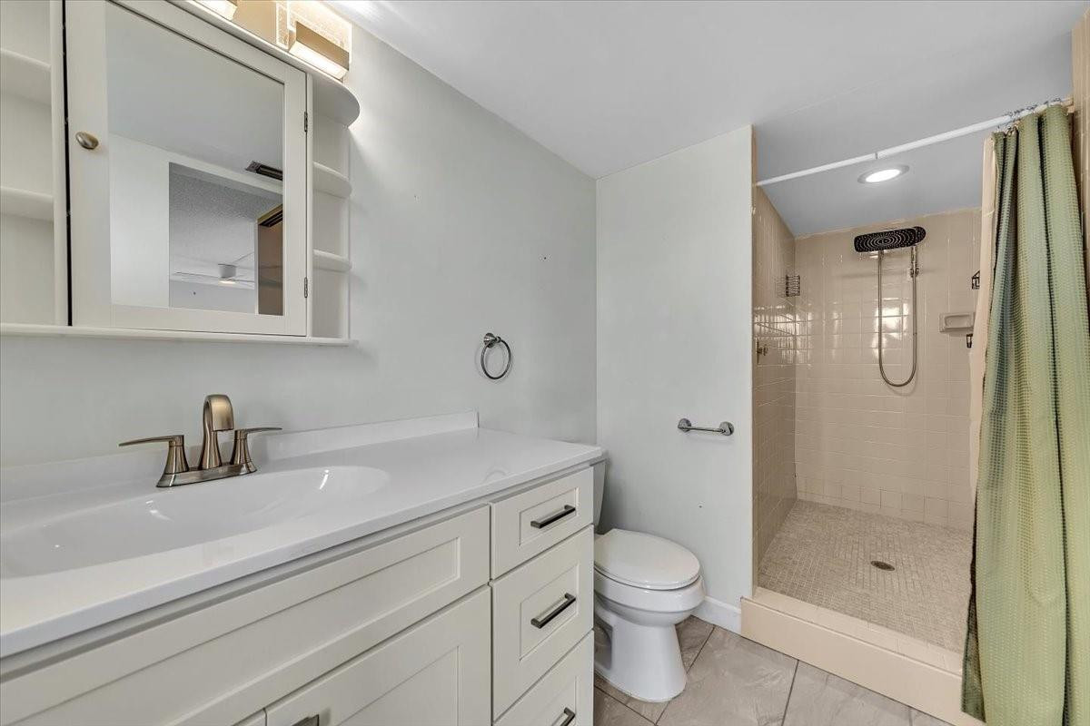 2112 S Cypress Bend Dr 508