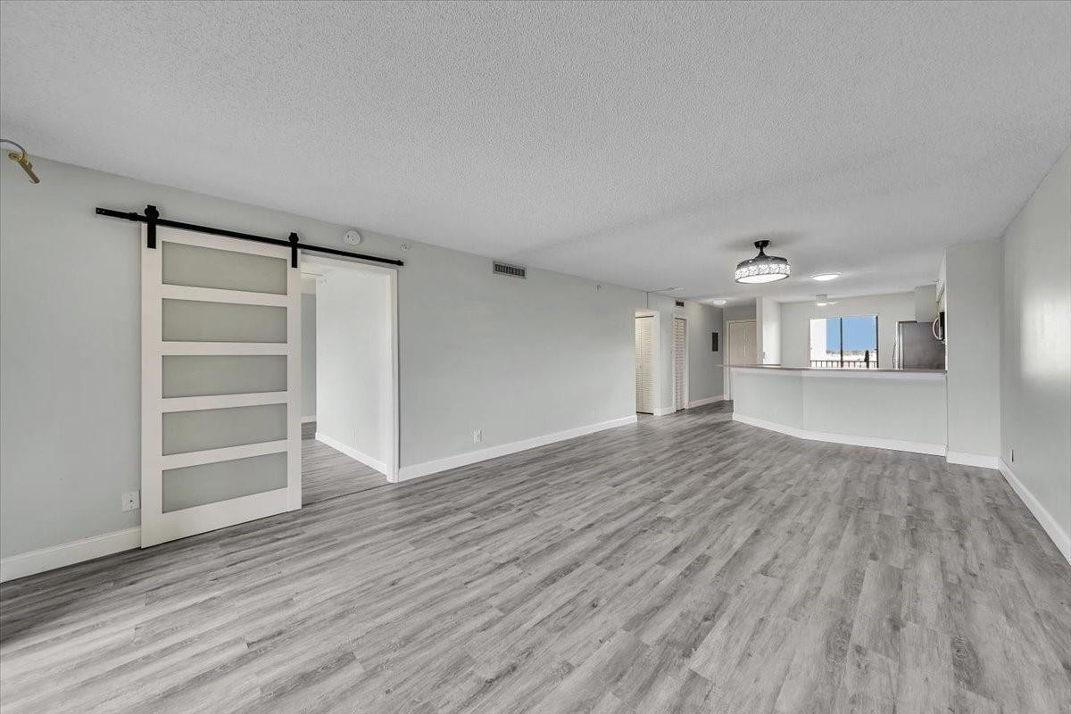 2112 S Cypress Bend Dr 508