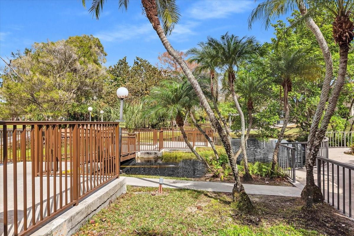 2112 S Cypress Bend Dr 508