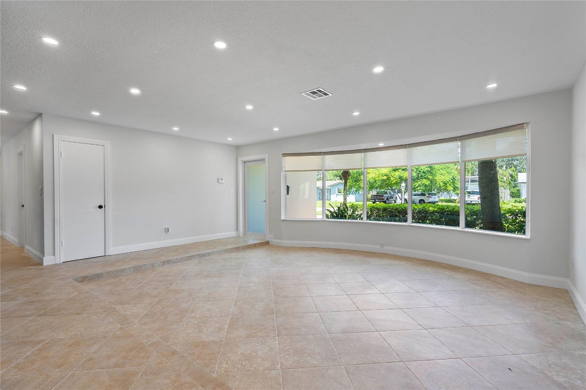 5206 Cleveland Street, Hollywood