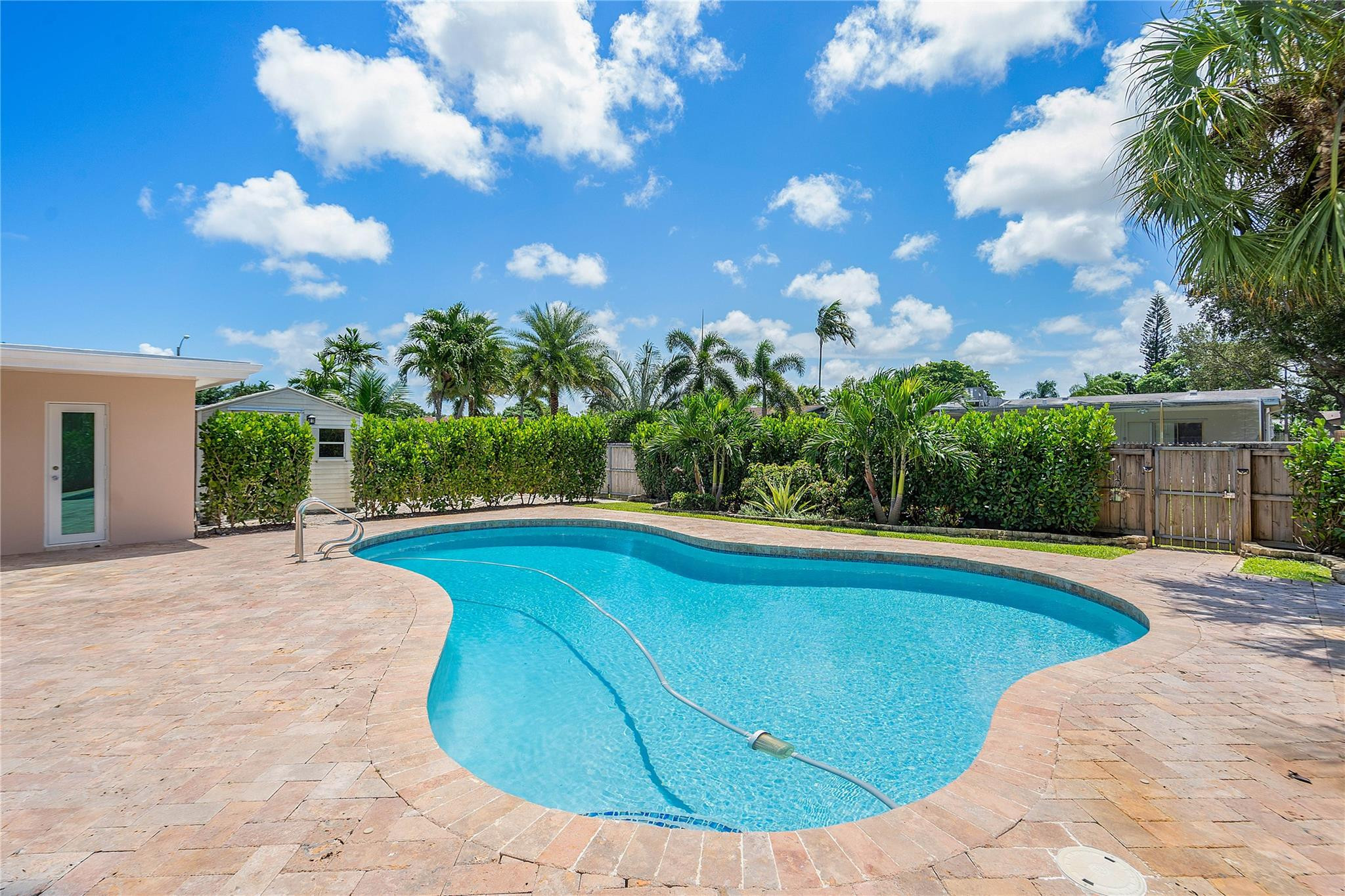 5206 Cleveland Street, Hollywood