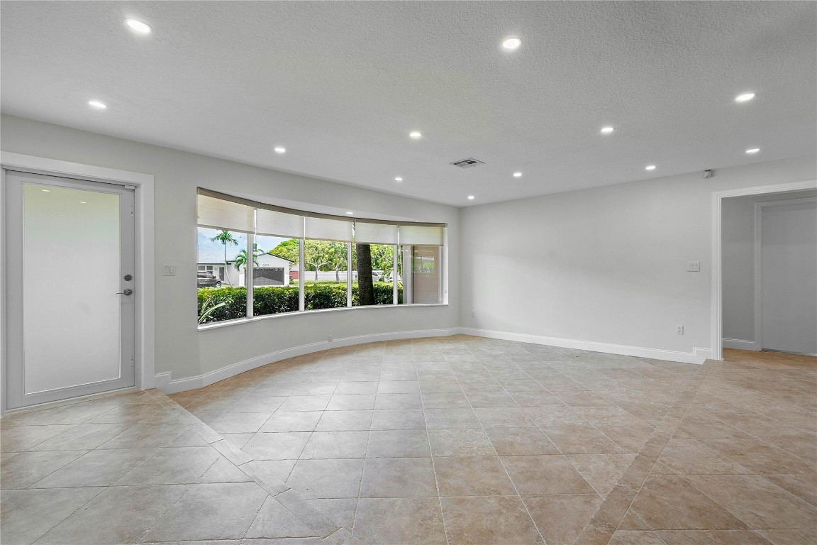 5206 Cleveland Street, Hollywood