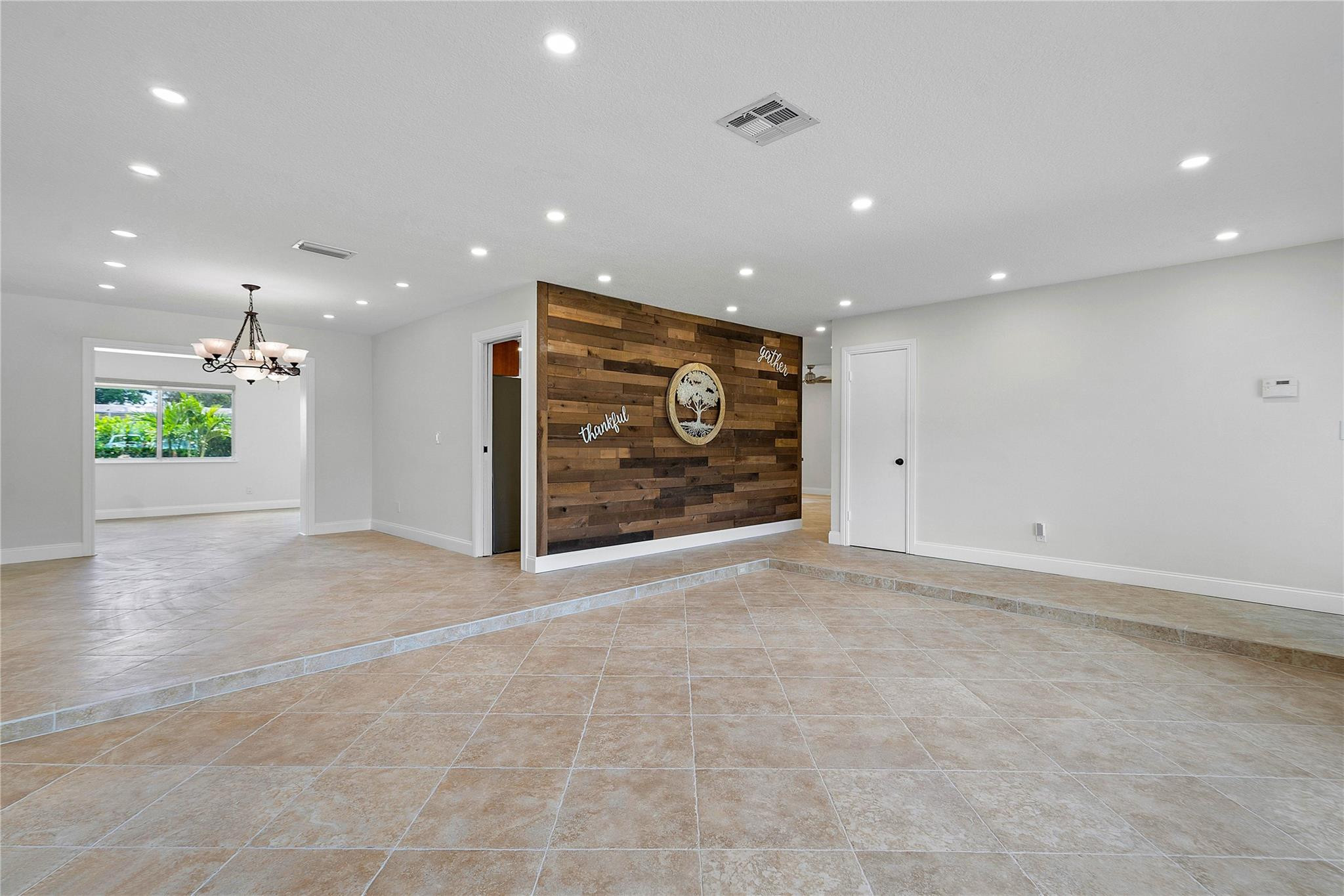 5206 Cleveland Street, Hollywood