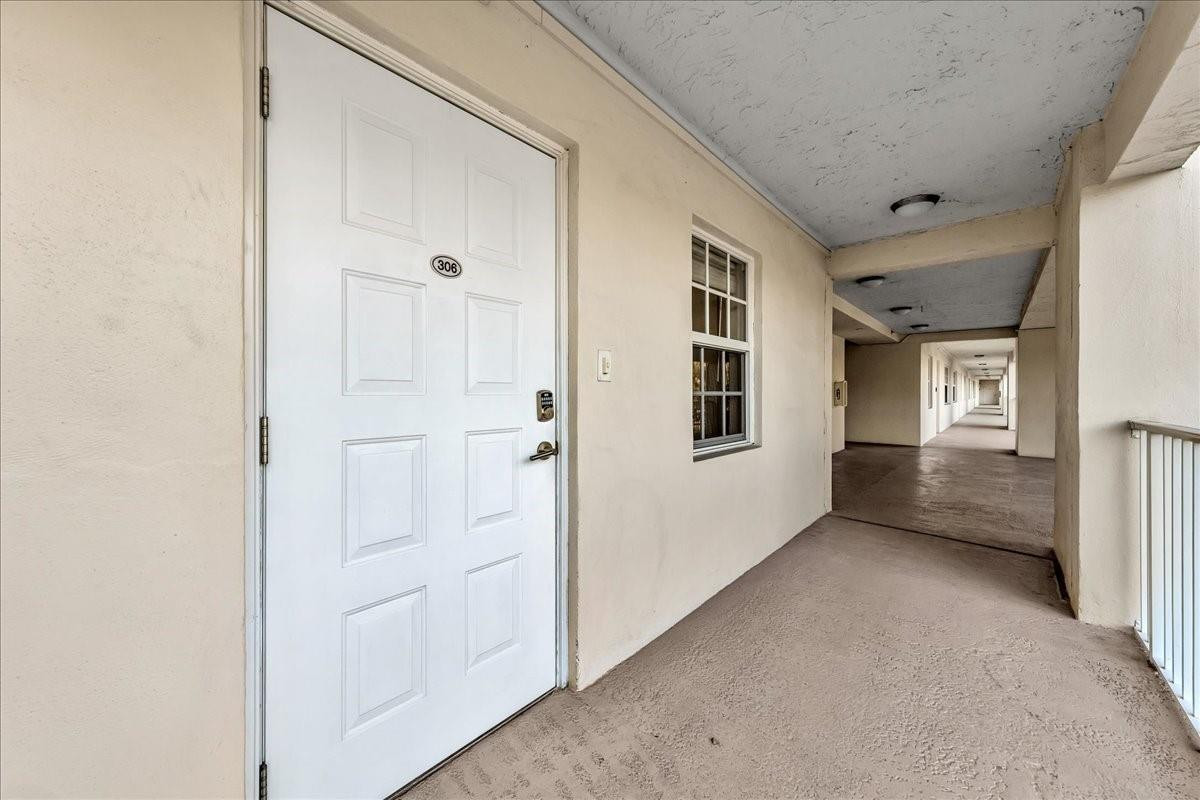 3520 Oaks Way 306