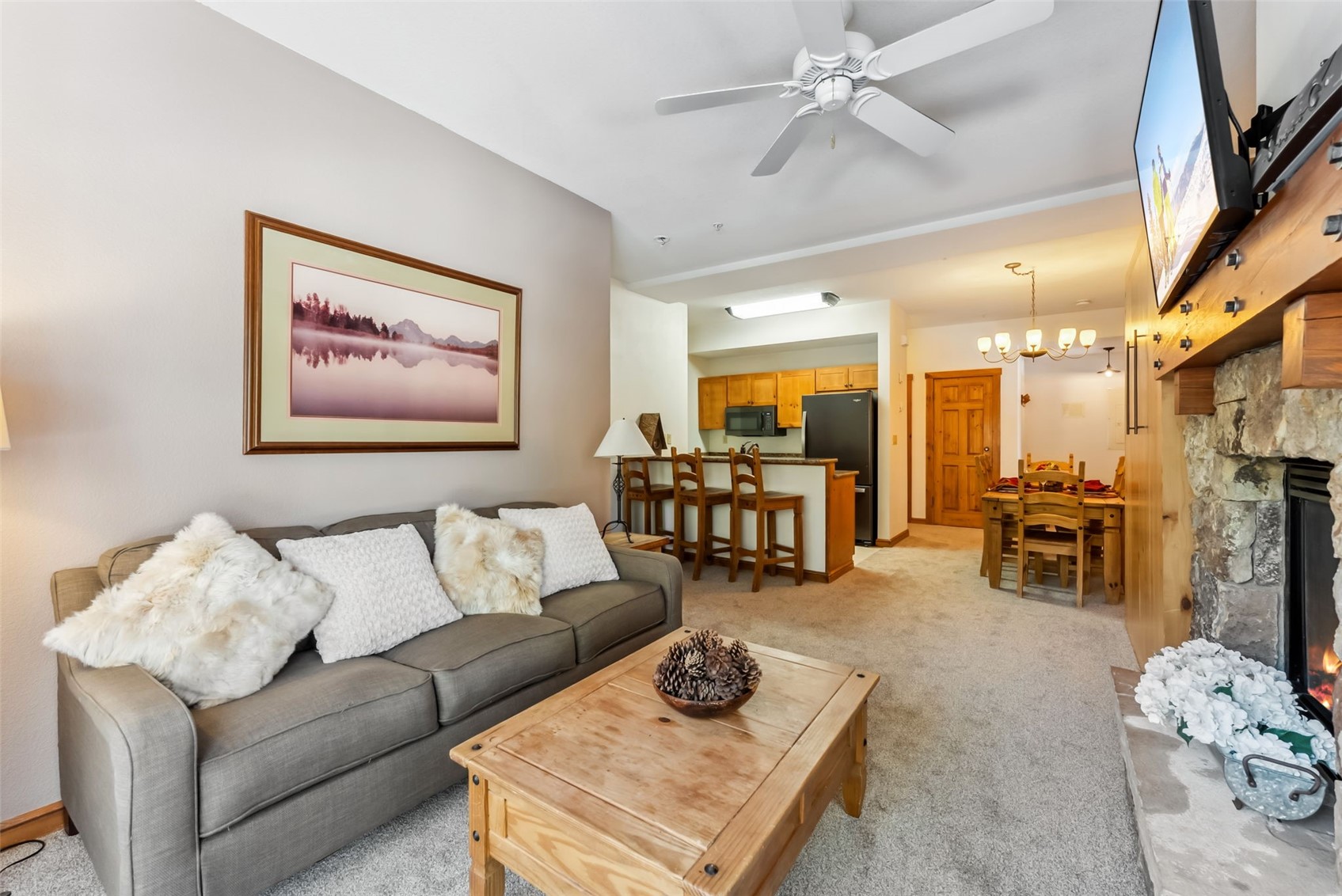 17 Lake Ridge CIRCLE 1826