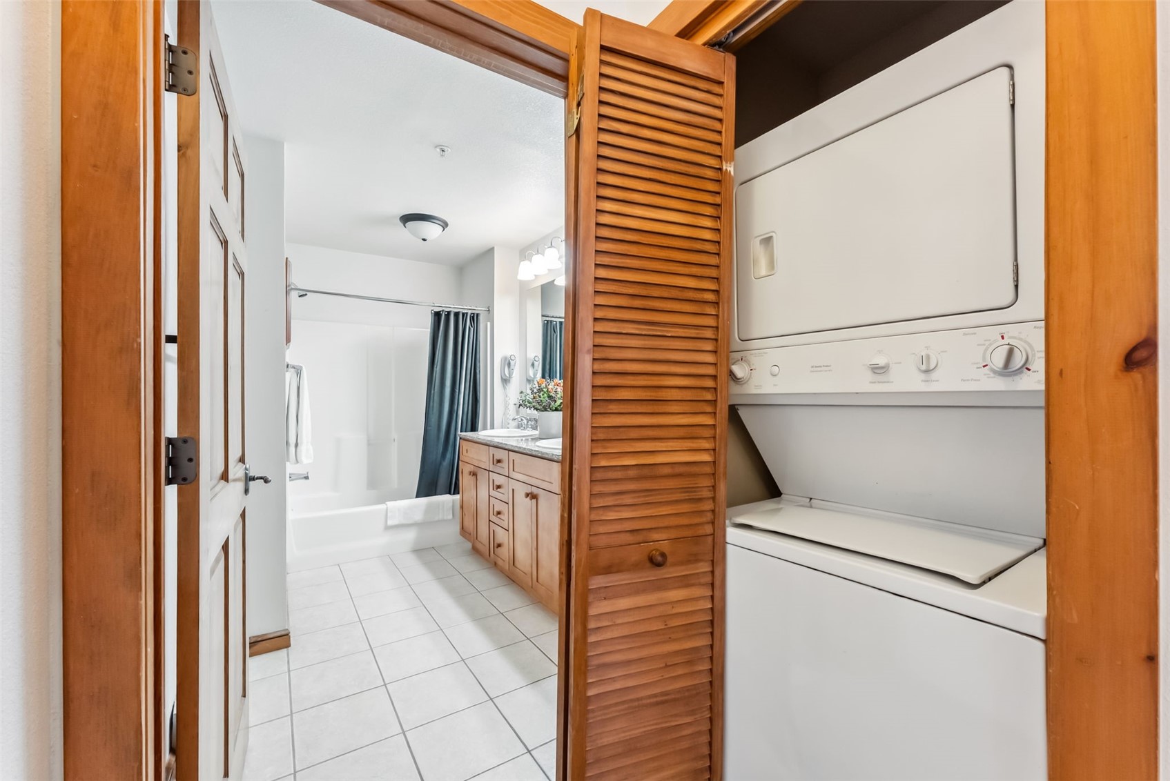 17 Lake Ridge CIRCLE 1826