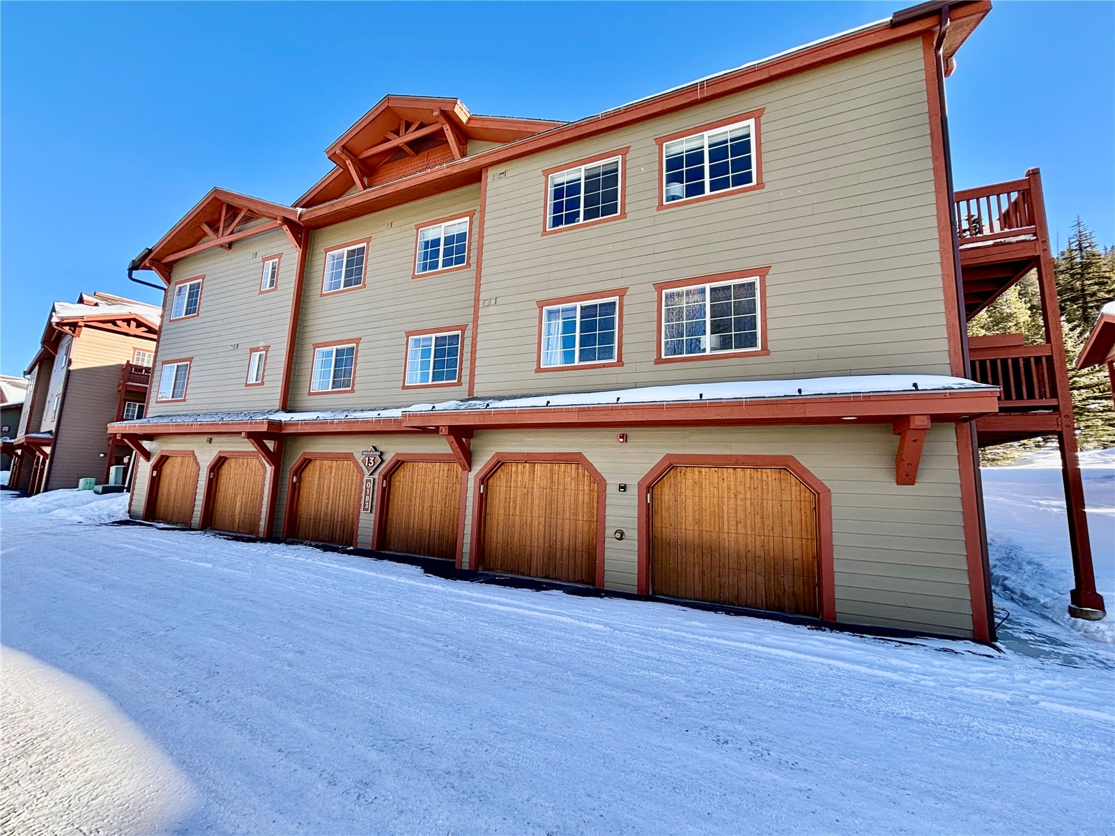 183 Pelican CIRCLE 1301