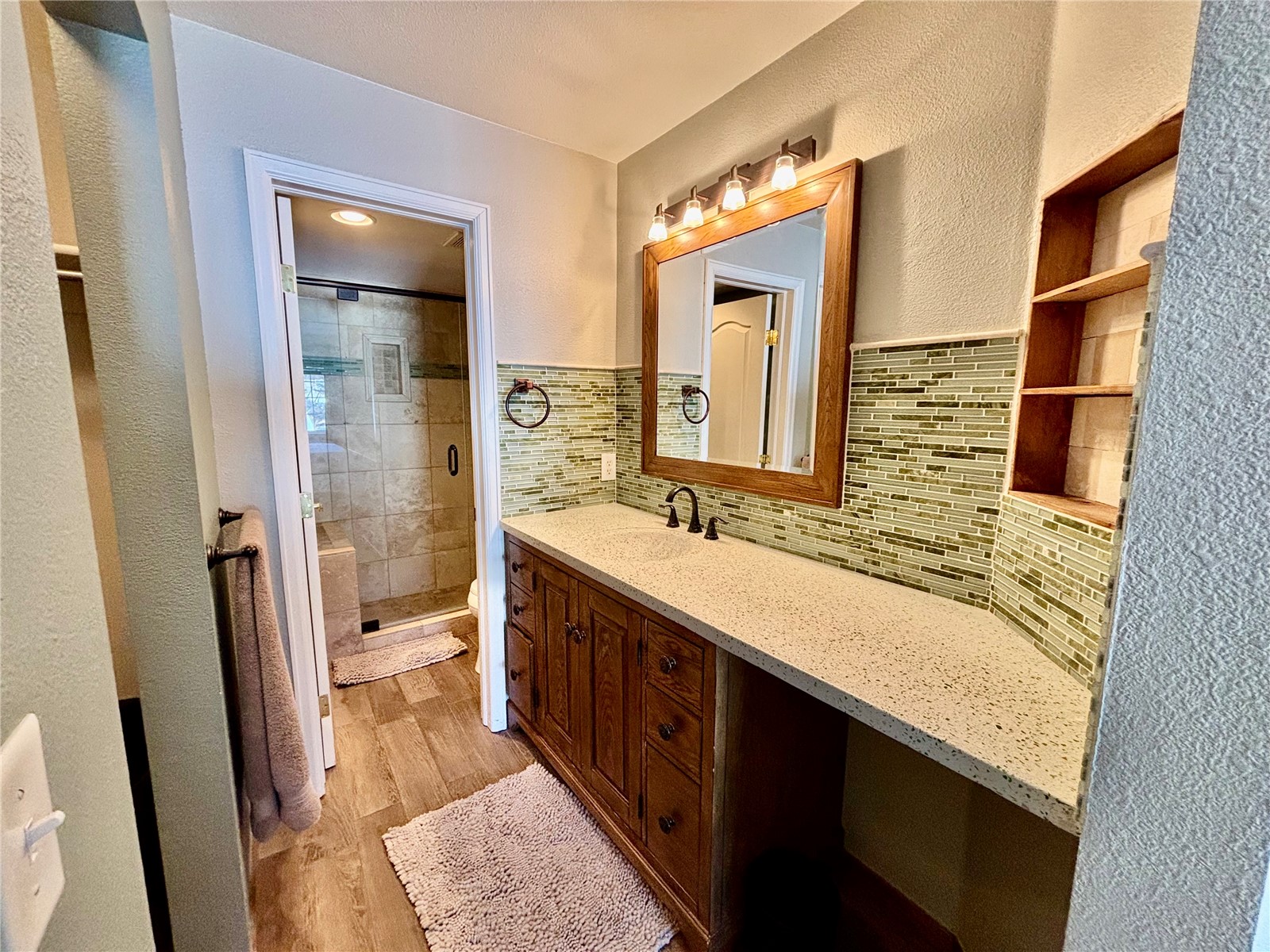 183 Pelican CIRCLE 1301
