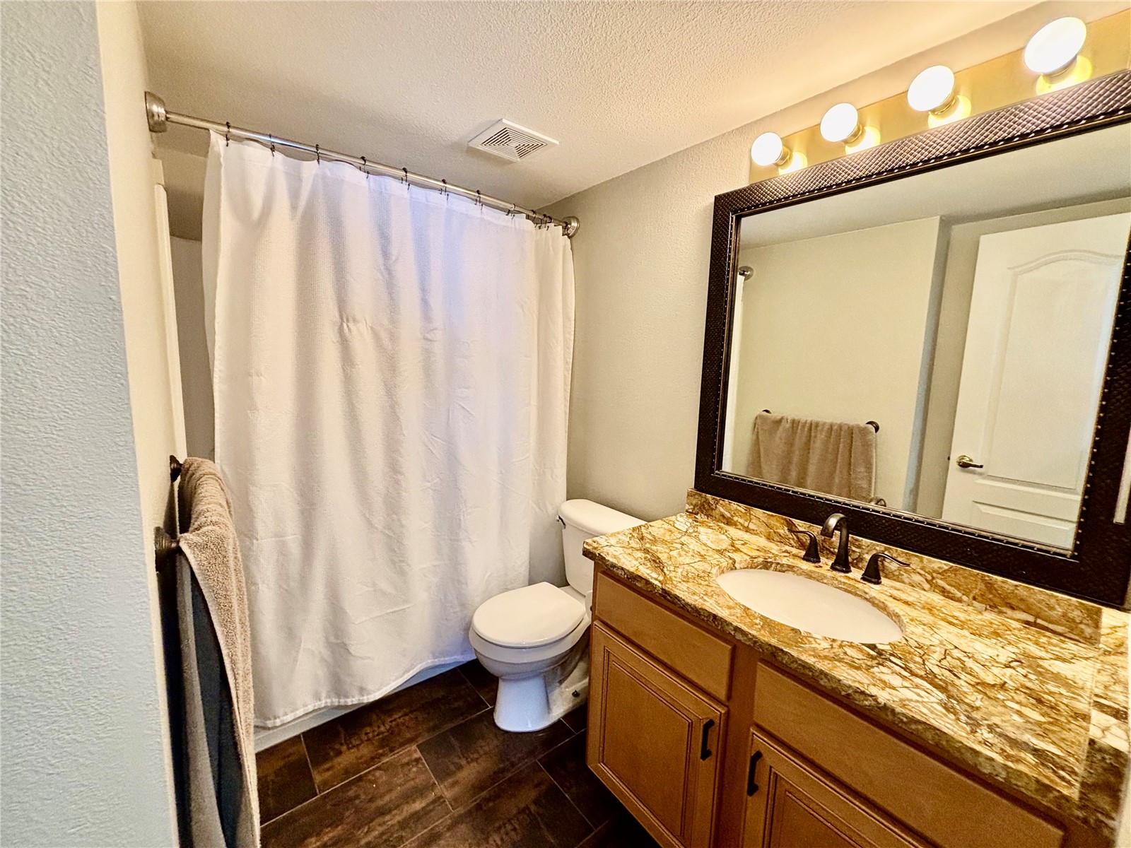 183 Pelican CIRCLE 1301