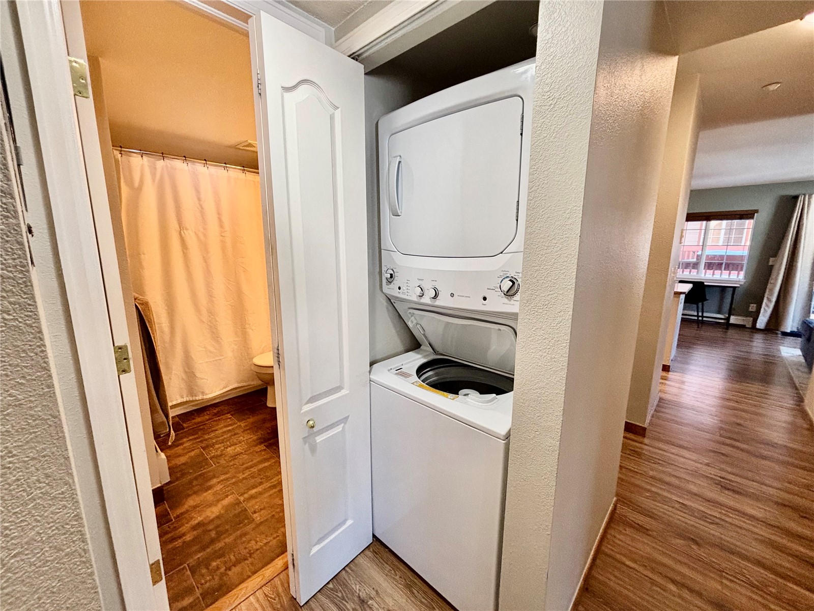 183 Pelican CIRCLE 1301