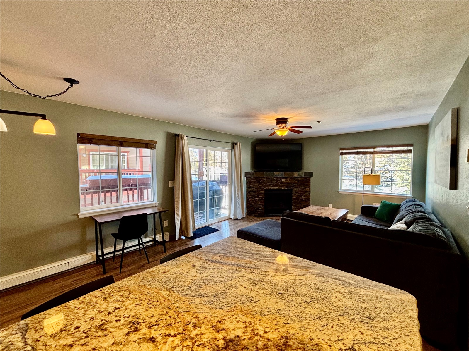 183 Pelican CIRCLE 1301