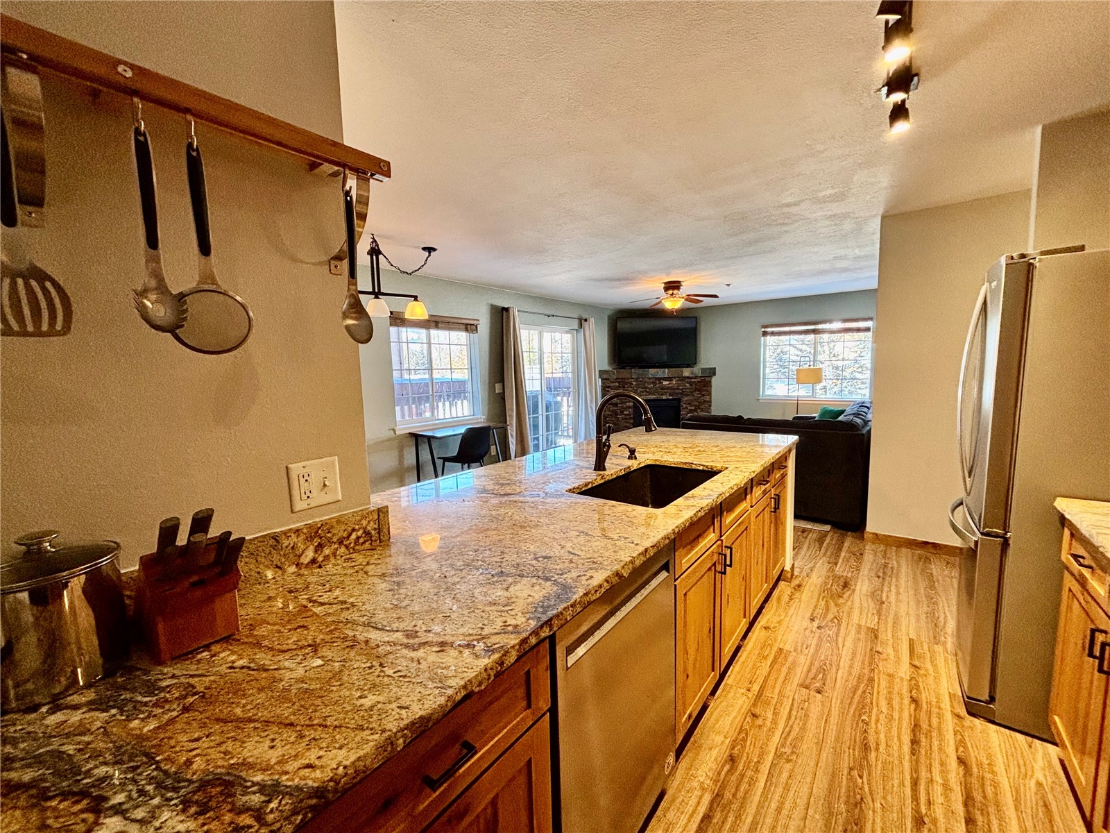 183 Pelican CIRCLE 1301