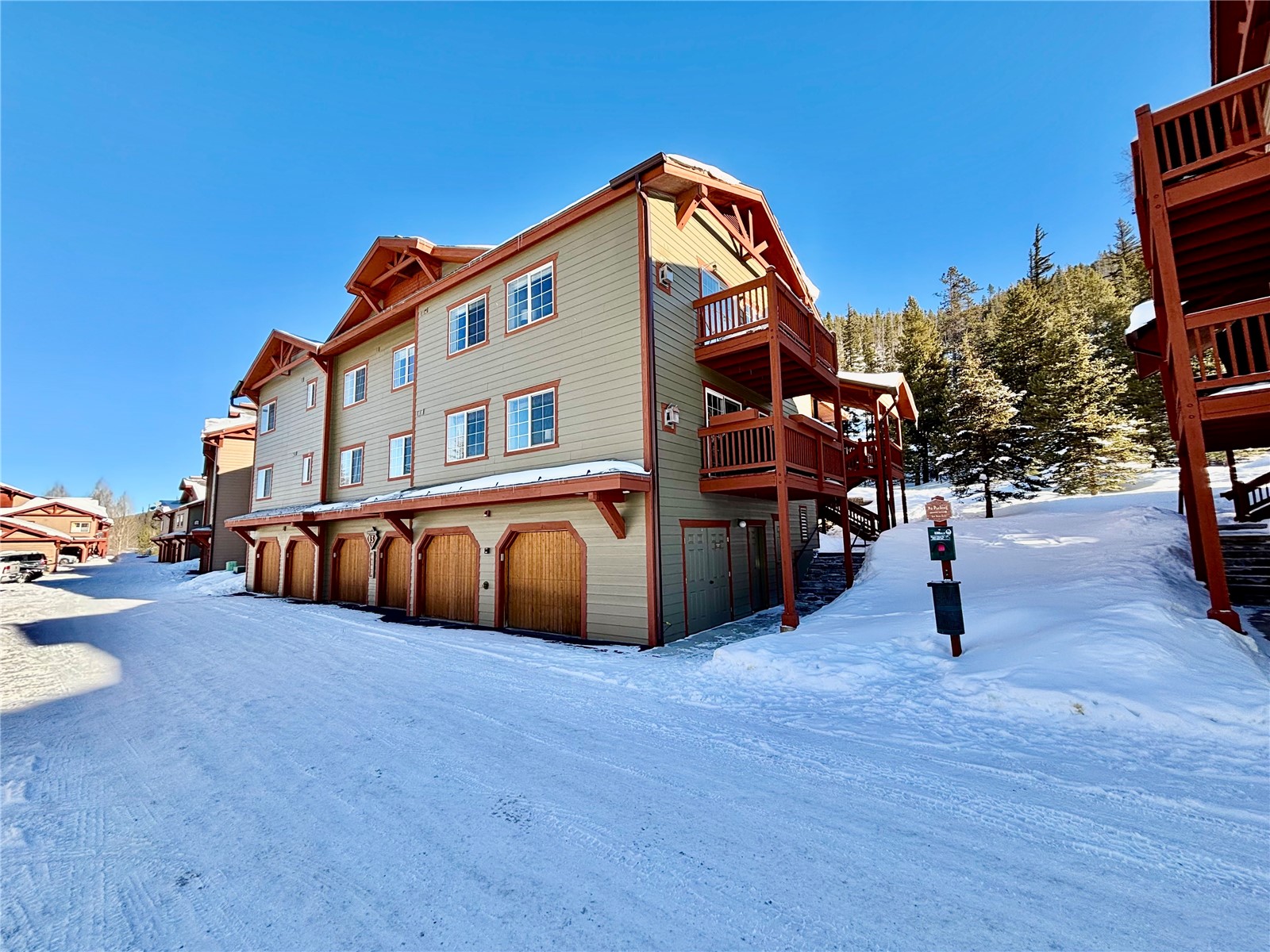 183 Pelican CIRCLE 1301