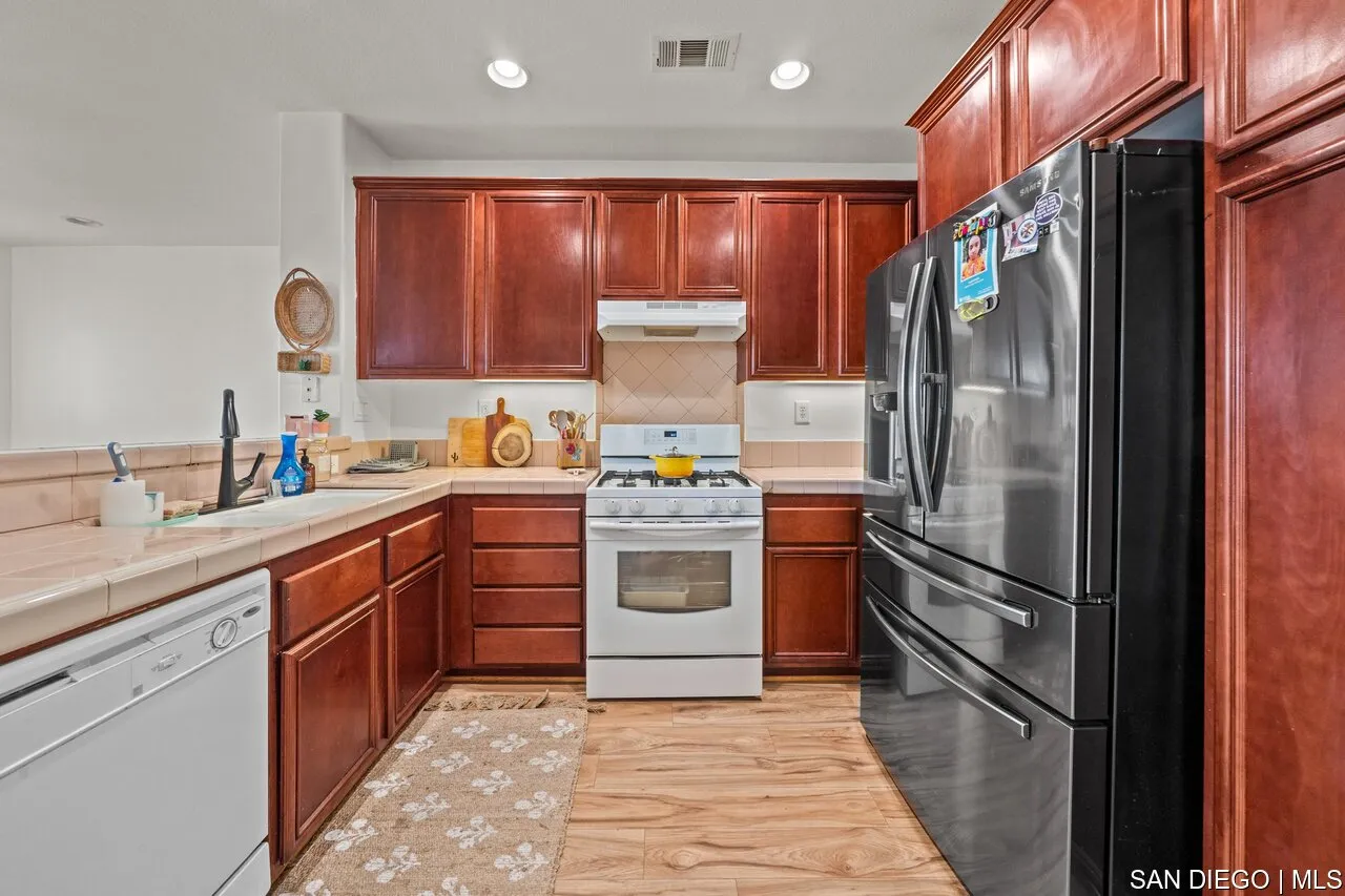 1800 E Lakeshore Dr UNIT 2601