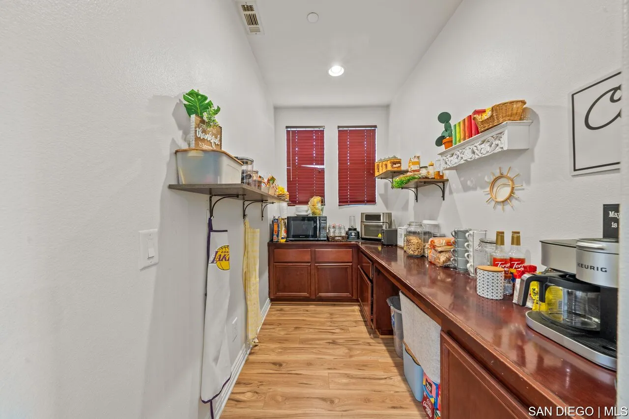 1800 E Lakeshore Dr UNIT 2601