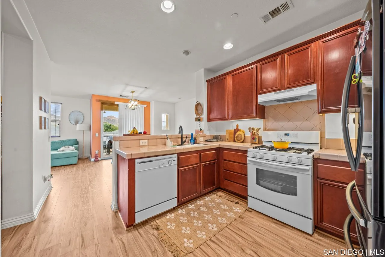 1800 E Lakeshore Dr UNIT 2601