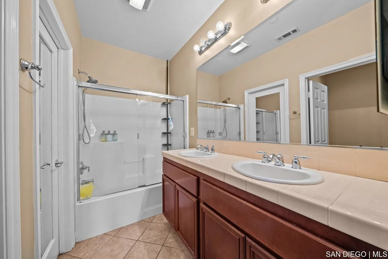 1800 E Lakeshore Dr UNIT 2601