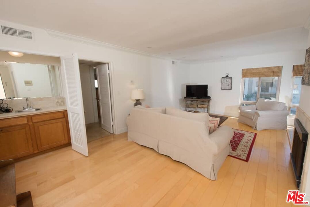 1000 S Westgate Ave Unit: 209