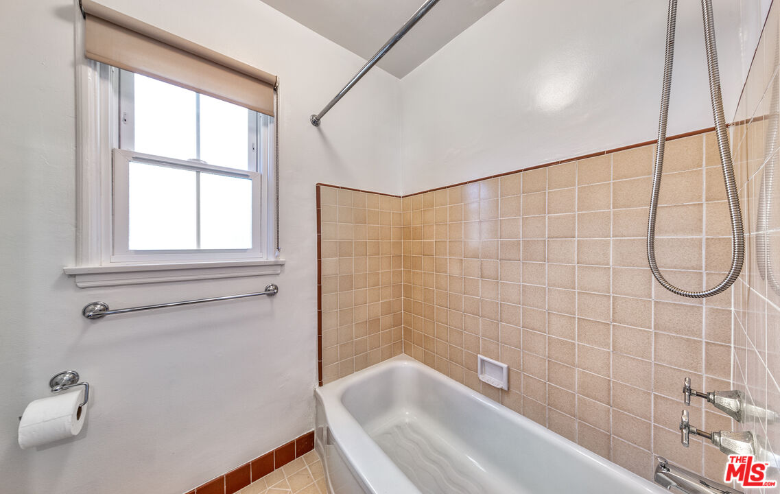 1518 Yale St Unit: 1