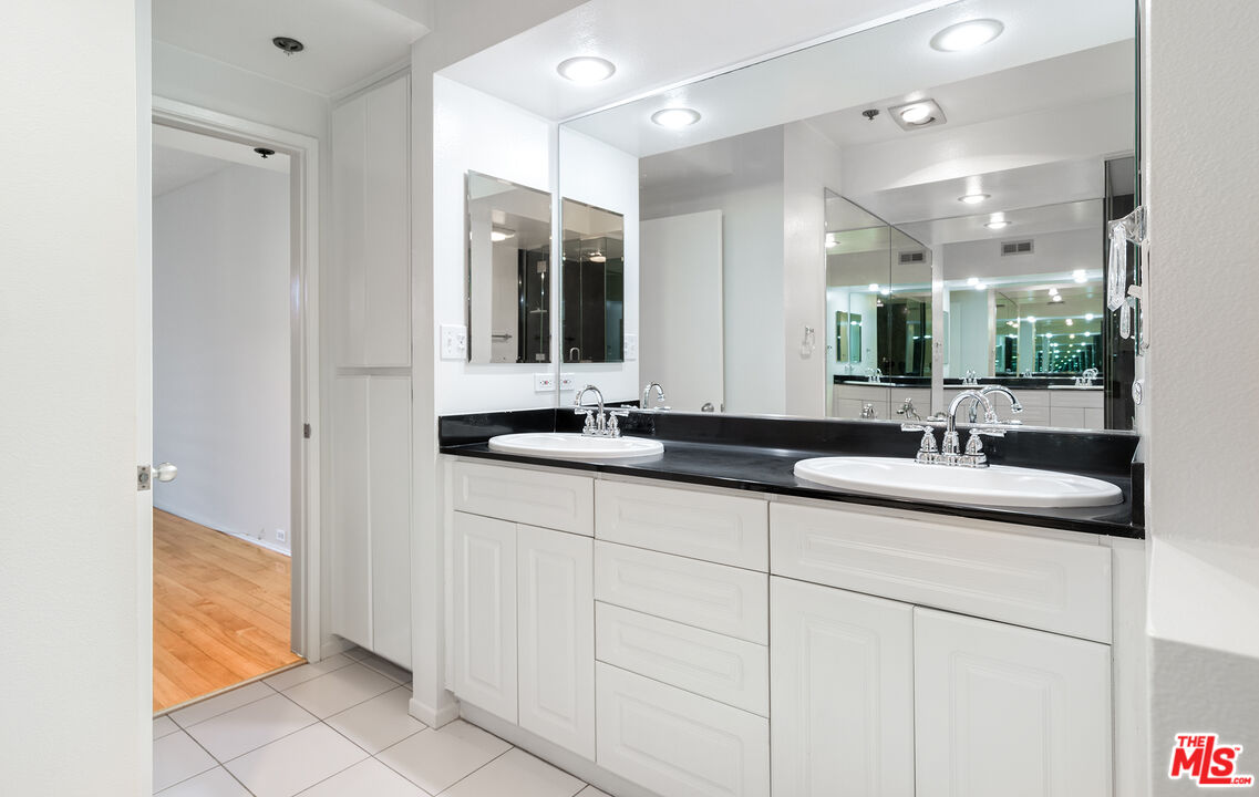 2910 Neilson Way Unit: 308